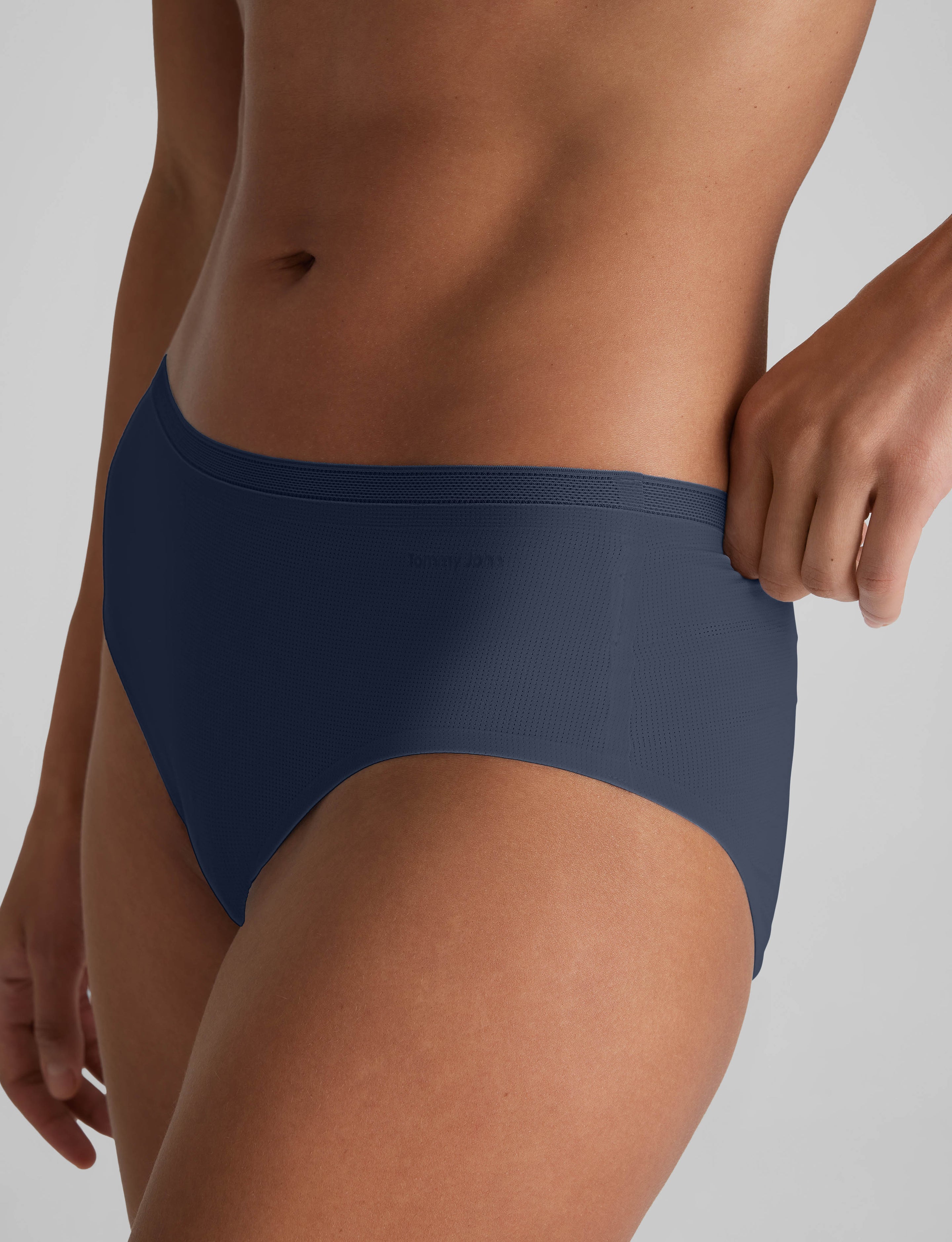 Women's Air Brief