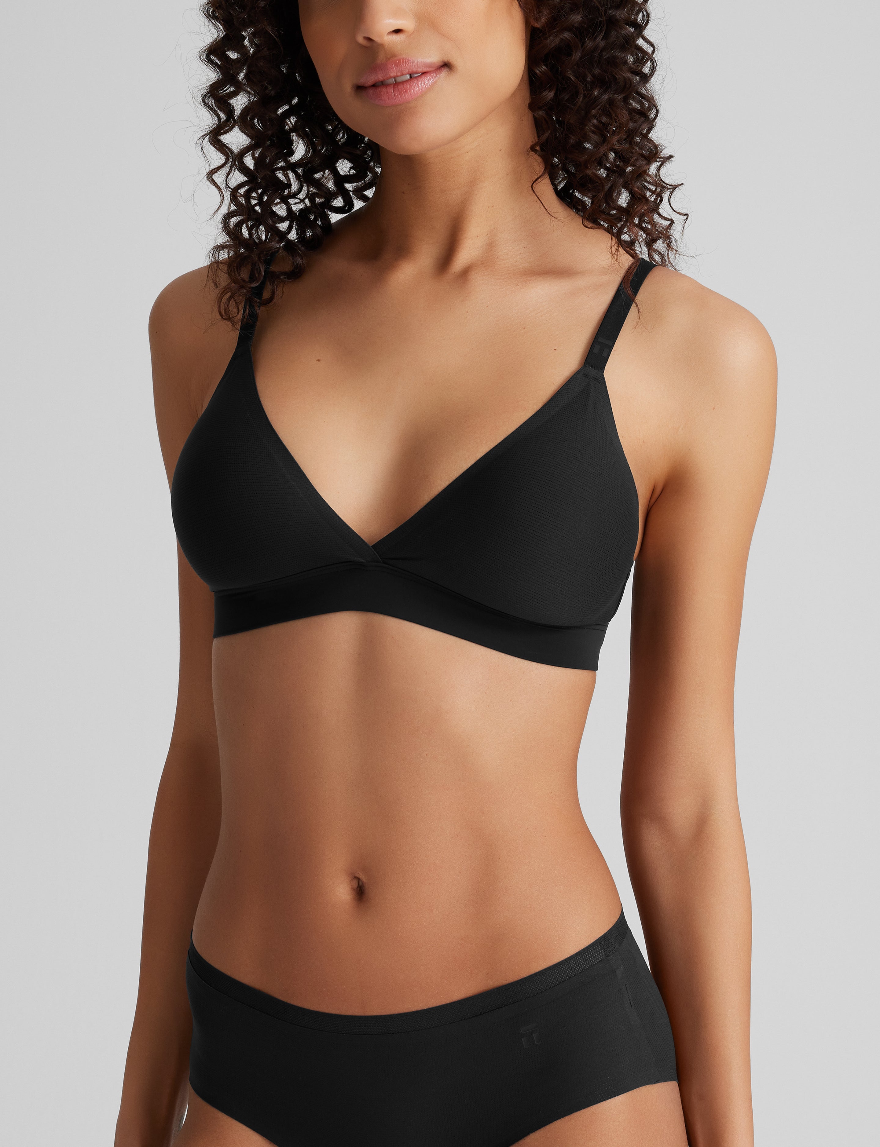 Air Plunge Bra and Air Triangle Bralette Set (2-Pack)