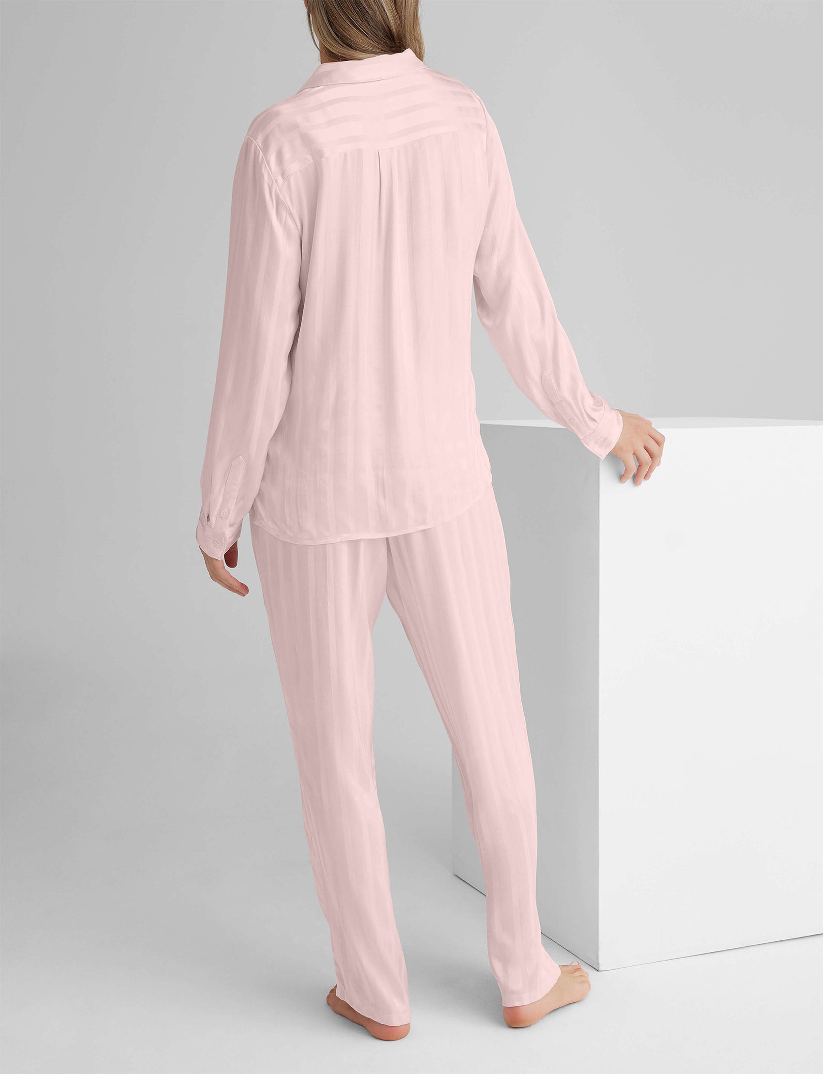 Women's Satin Jacquard Long Sleeve Pajama Top & Pant Set