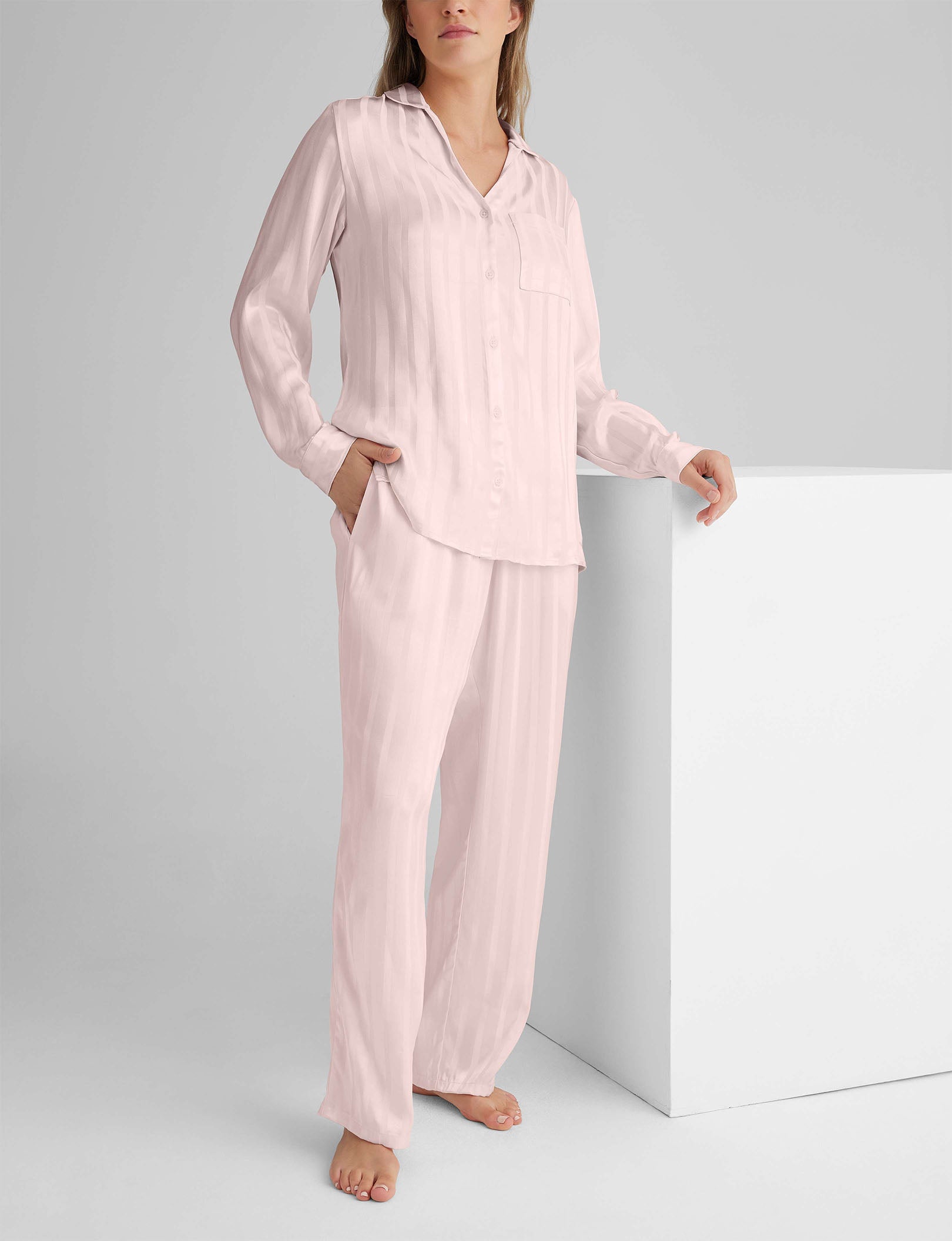 Women's Satin Jacquard Long Sleeve Pajama Top & Pant Set